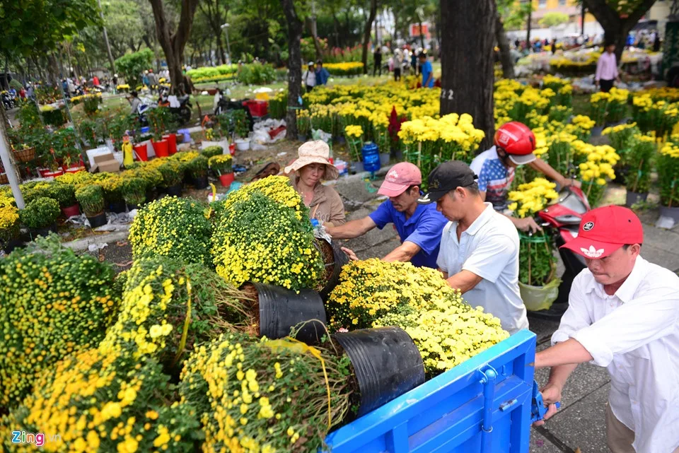 Chuyện đập hoa vào chiều 30 Tết